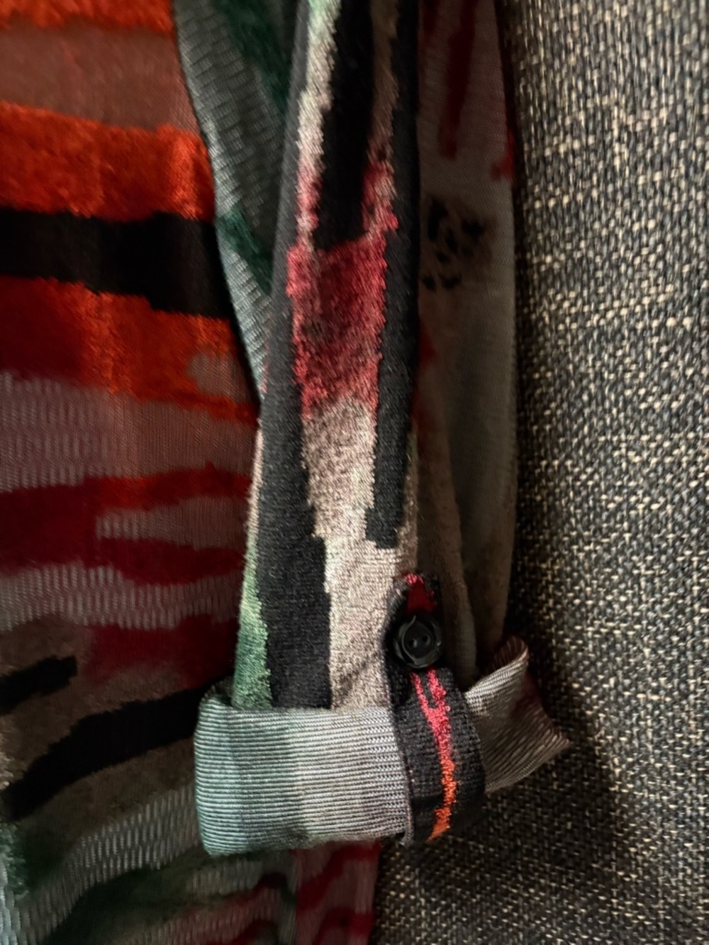 Radzoli Abstract Textured Button Blouse - Picture 11 of 16